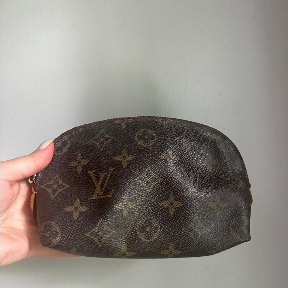 Louis Vuitton Cosmetic Pouch - Picture 5 of 9